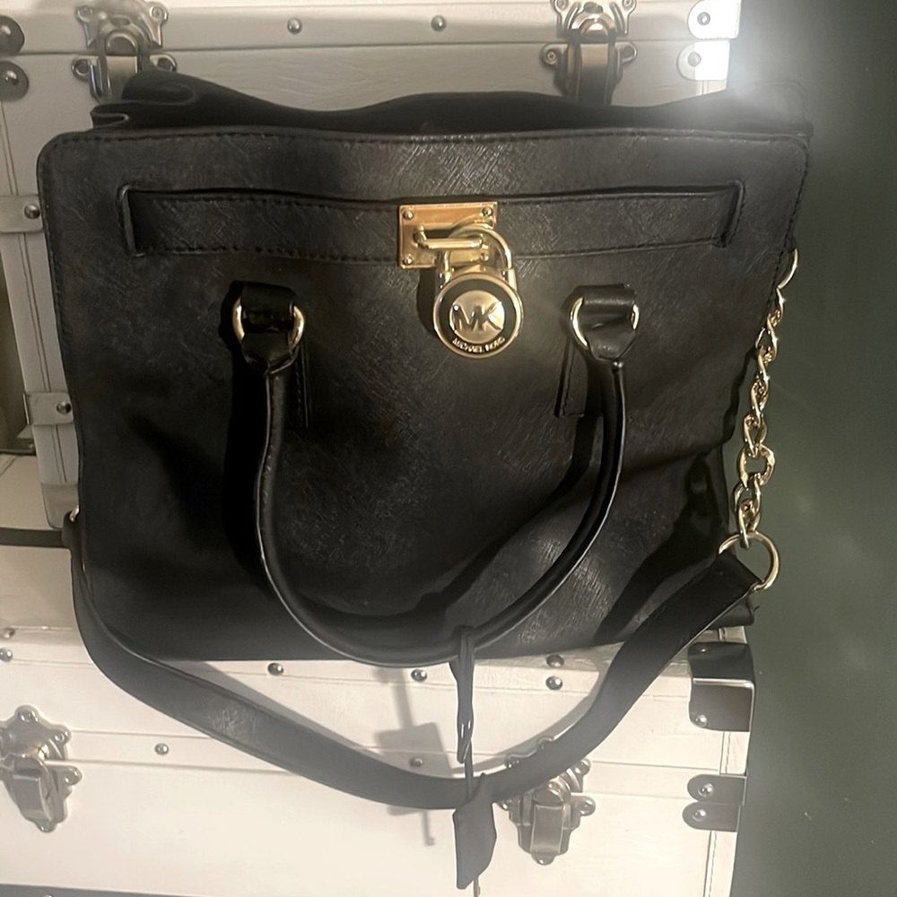 Beautiful Authentic Michael Kors purse for most occasions.